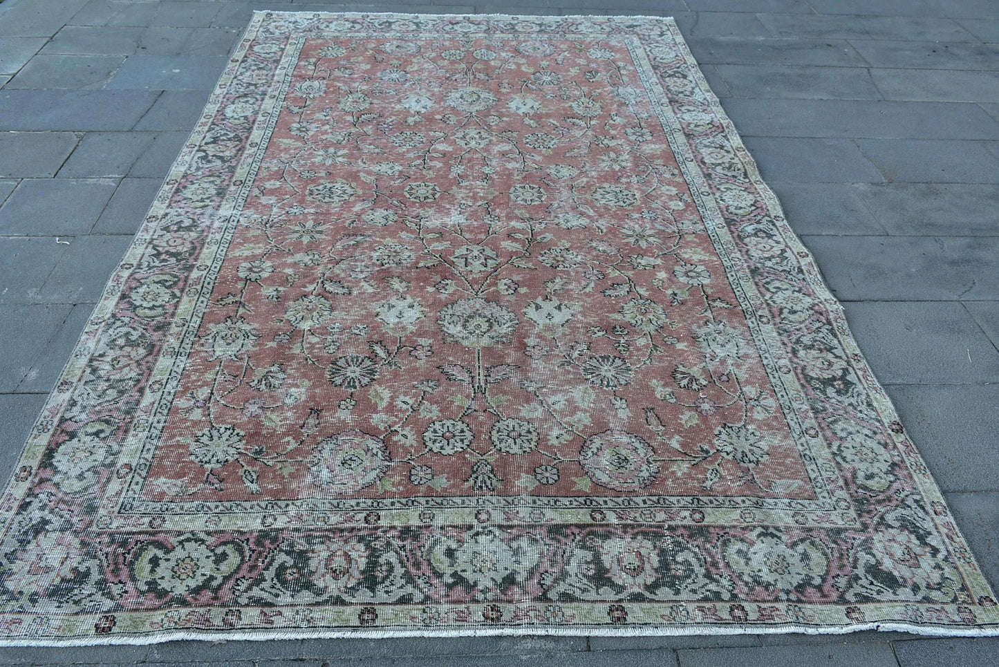 XL Vintage Turkish Accent Area Rug 6 x 9.4 ft