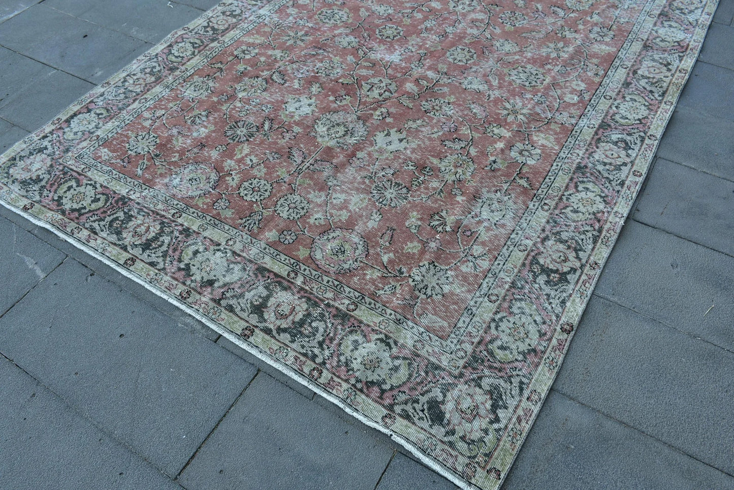 XL Vintage Turkish Accent Area Rug 6 x 9.4 ft