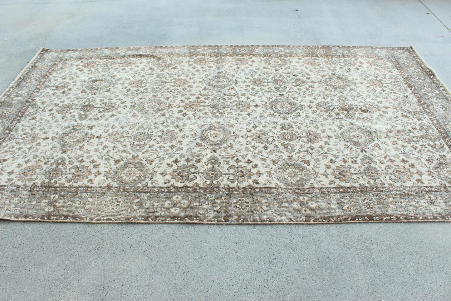 XL Vintage Turkish Accent Area Rug 5.4 x 9.3 ft