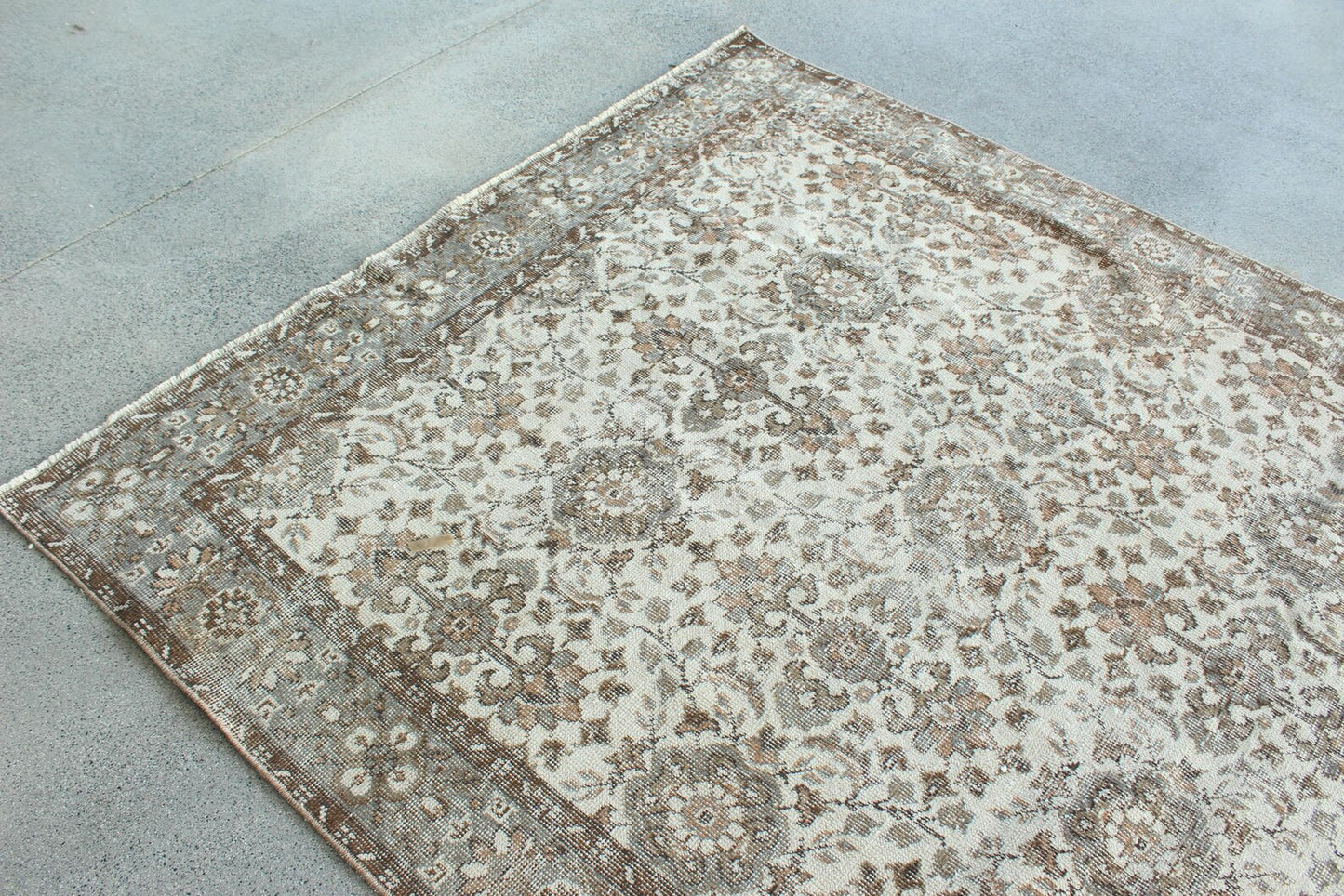 XL Vintage Turkish Accent Area Rug 5.4 x 9.3 ft