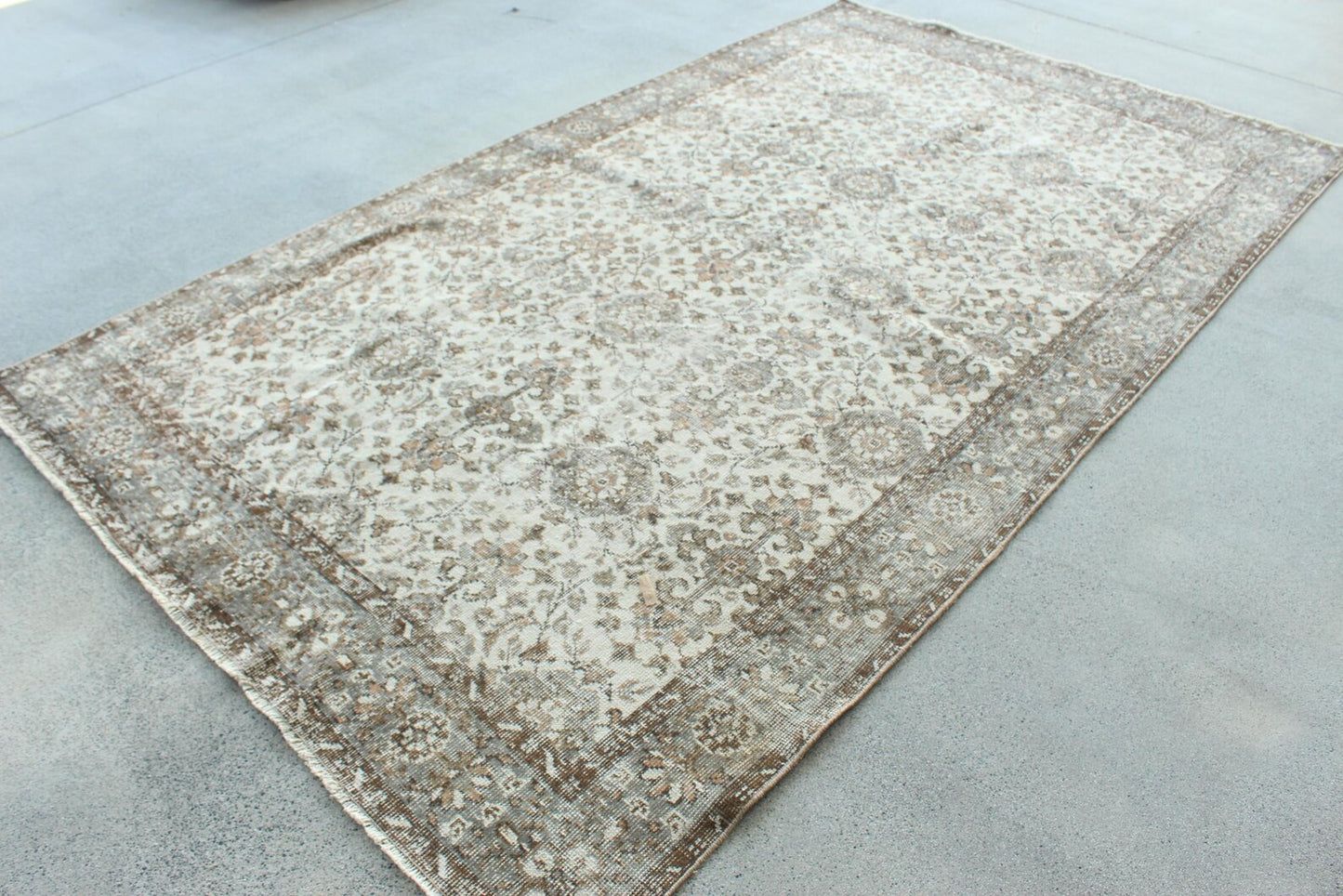 XL Vintage Turkish Accent Area Rug 5.4 x 9.3 ft