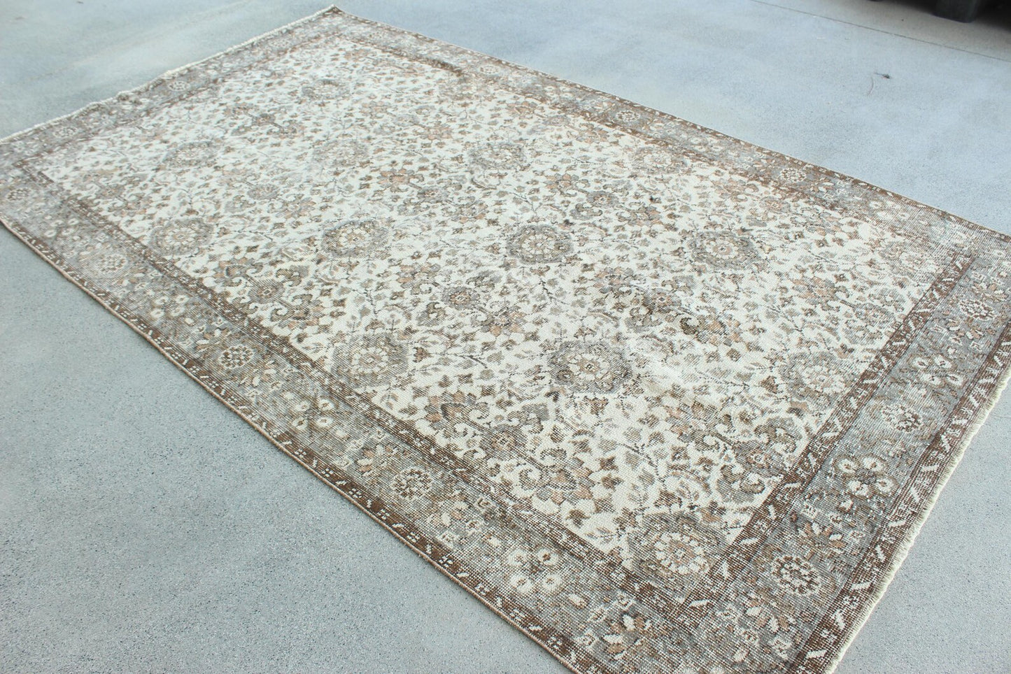 XL Vintage Turkish Accent Area Rug 5.4 x 9.3 ft