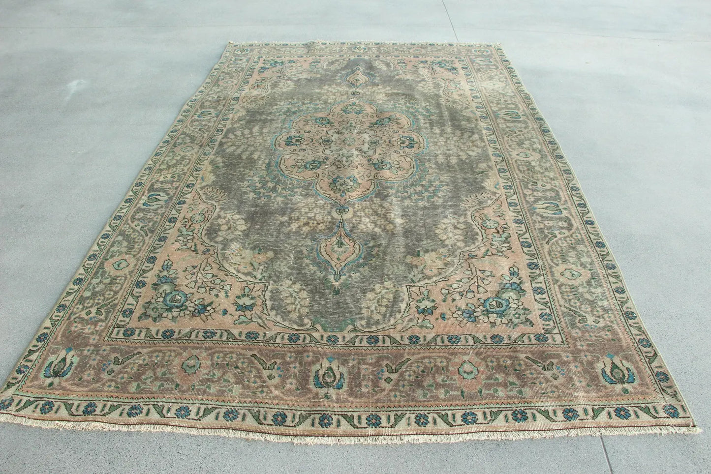 XL Vintage Turkish Accent Area Rug 6.4 x 9.7 ft