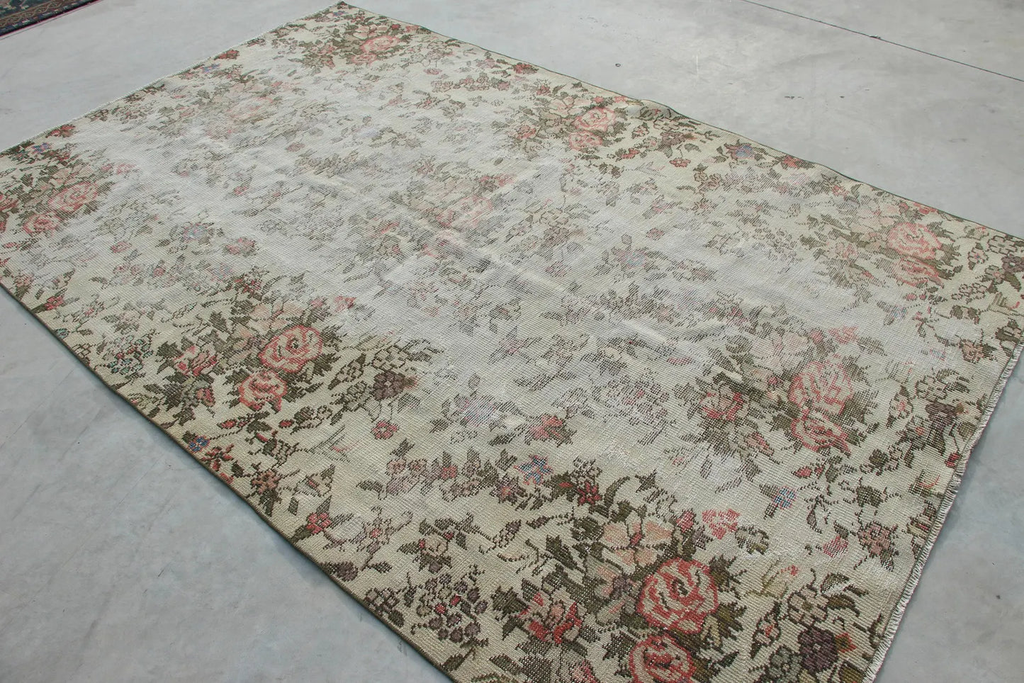 XL Vintage Turkish Accent Area Rug 5.6 x 8.9 ft