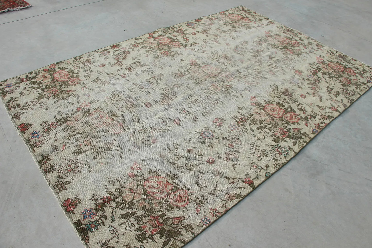XL Vintage Turkish Accent Area Rug 5.6 x 8.9 ft
