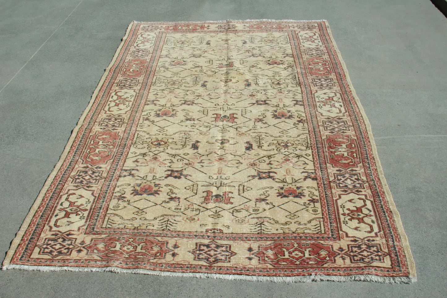 Vintage Turkish Accent Area rug 5 x 7.8 ft