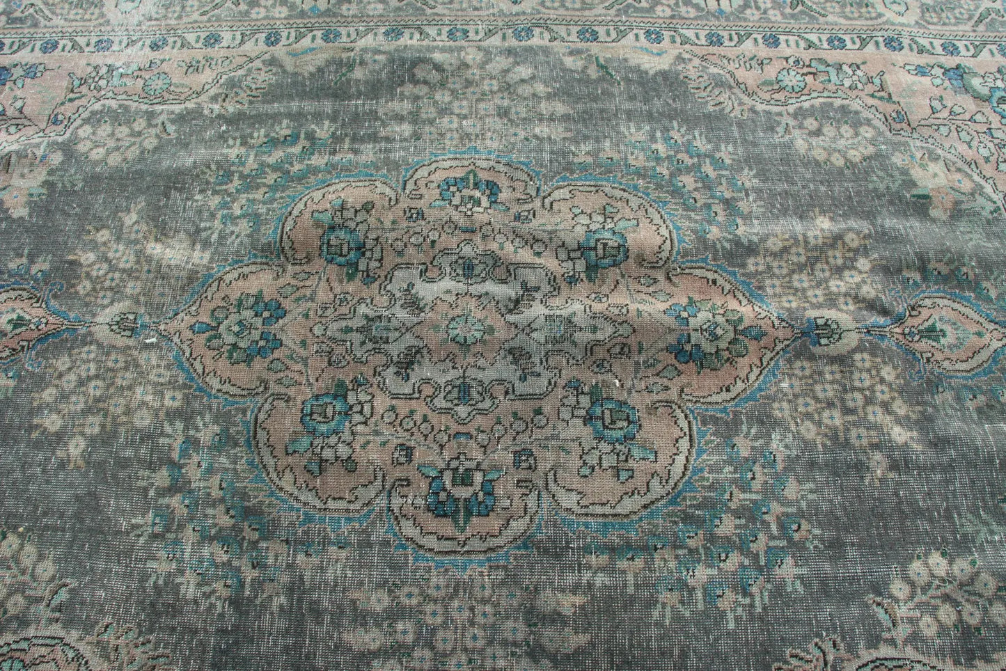 XL Vintage Turkish Accent Area Rug 6.4 x 9.7 ft