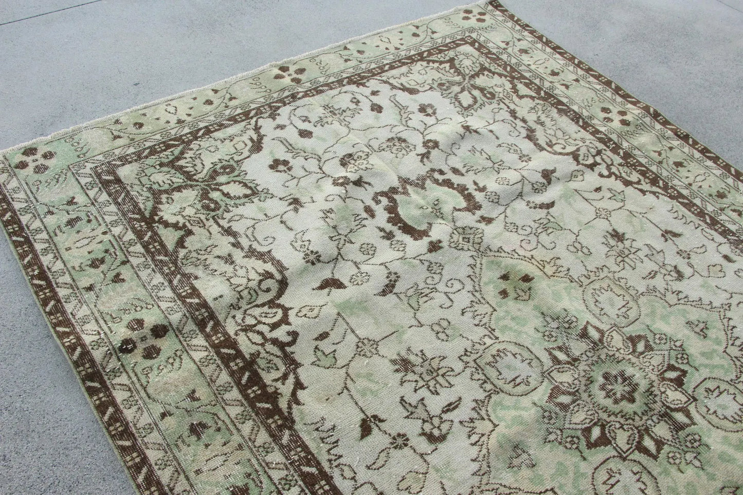 XL Vintage Turkish Accent Area Rug 6.1 x 9.2 ft