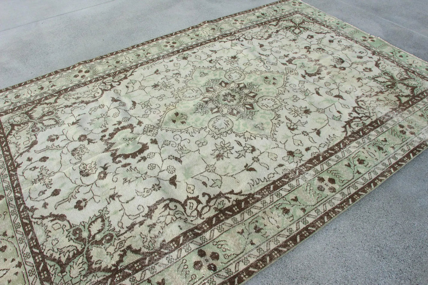 XL Vintage Turkish Accent Area Rug 6.1 x 9.2 ft