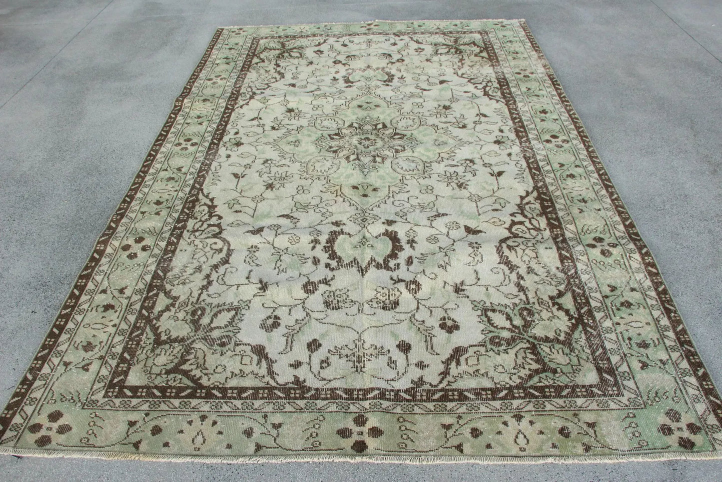 XL Vintage Turkish Accent Area Rug 6.1 x 9.2 ft