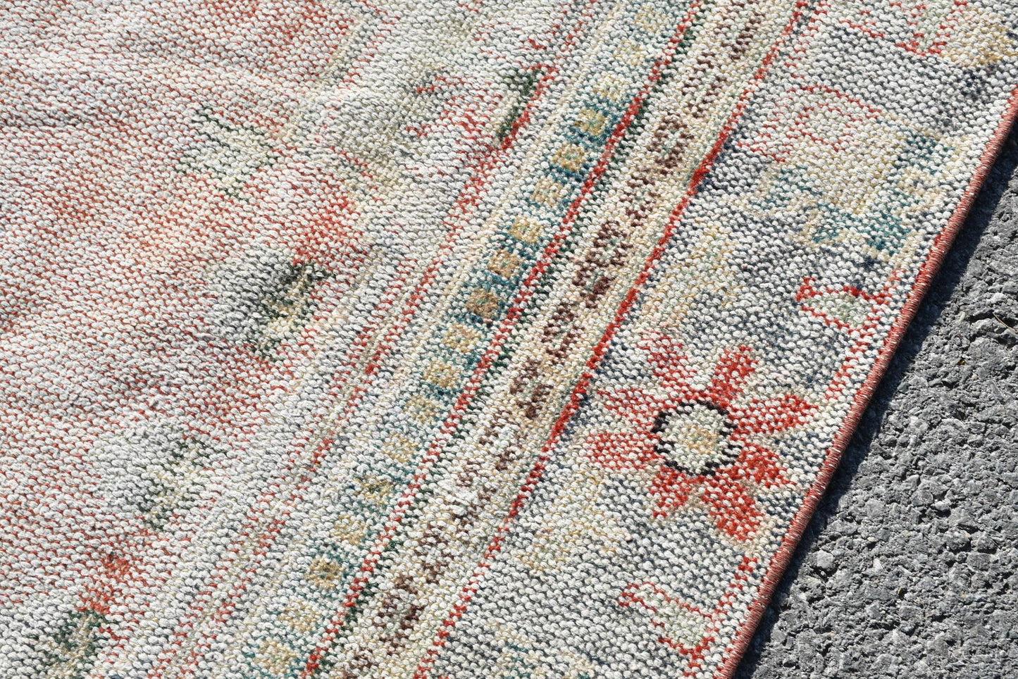 XL Vintage Turkish Accent Area rug 5.7 x 8.9 ft