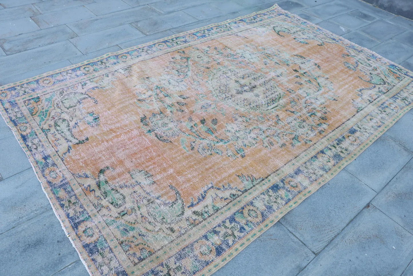 XL Vintage Turkish Accent Area Rug 5.9 x 9.3 ft