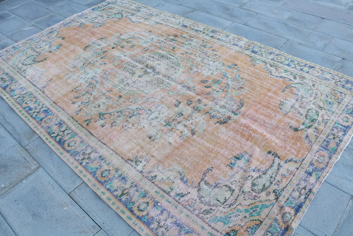 XL Vintage Turkish Accent Area Rug 5.9 x 9.3 ft