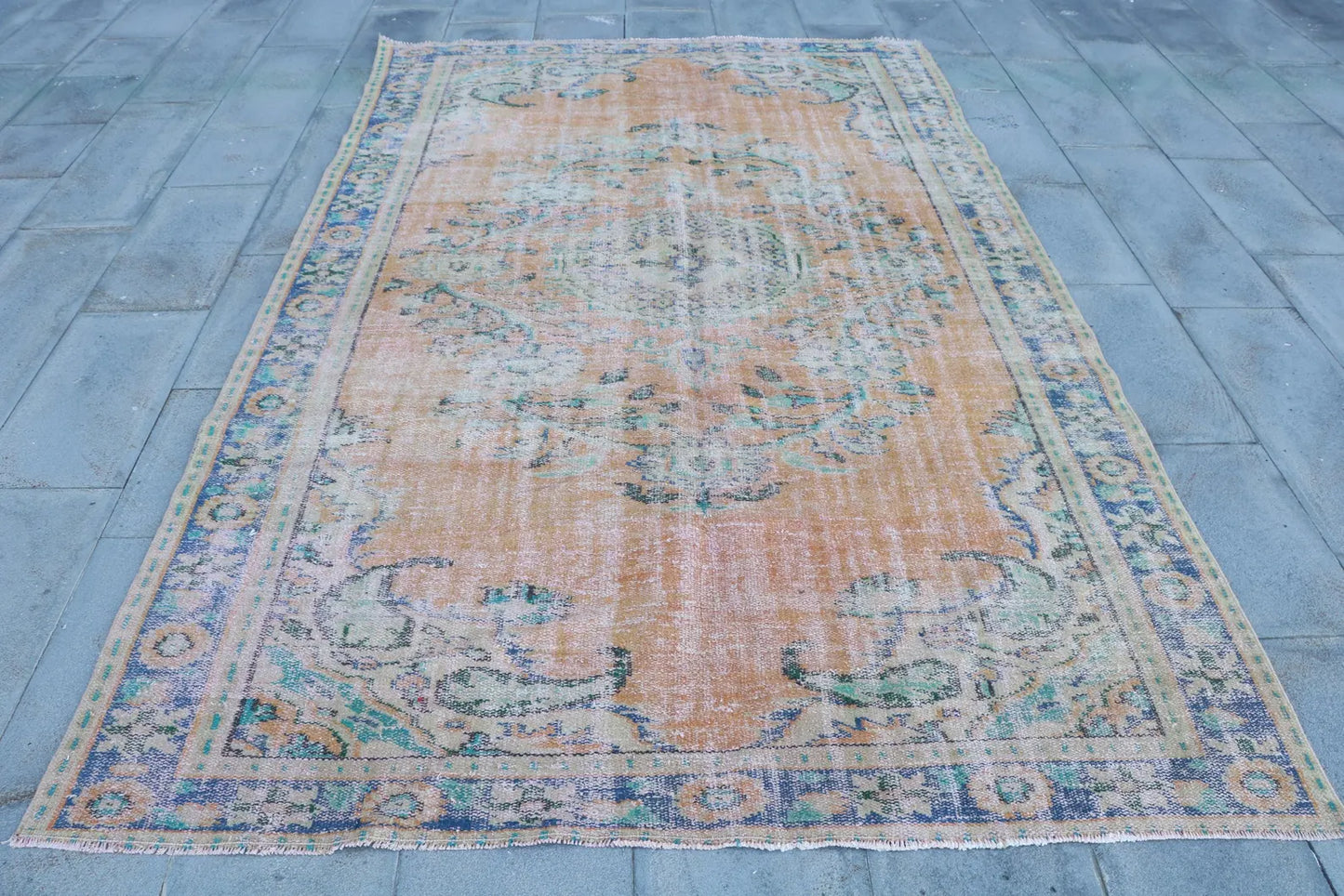 XL Vintage Turkish Accent Area Rug 5.9 x 9.3 ft