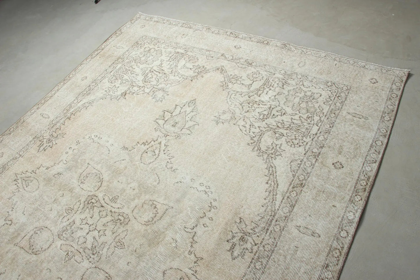 XL Vintage Turkish Accent Area Rug 6.4 x 9.4 ft