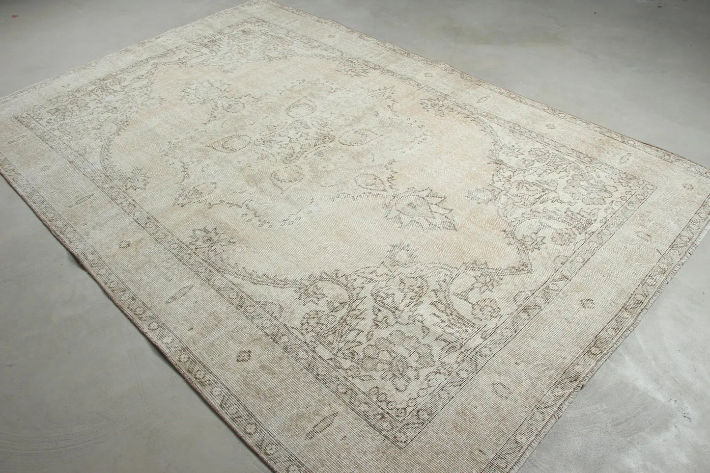 XL Vintage Turkish Accent Area Rug 6.4 x 9.4 ft