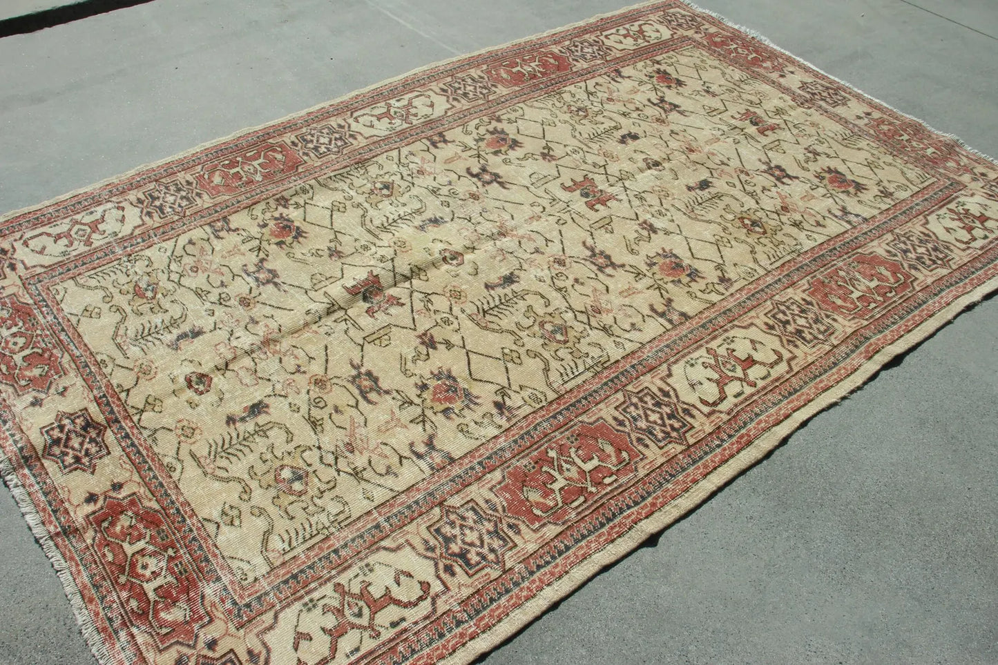 Vintage Turkish Accent Area rug 5 x 7.8 ft