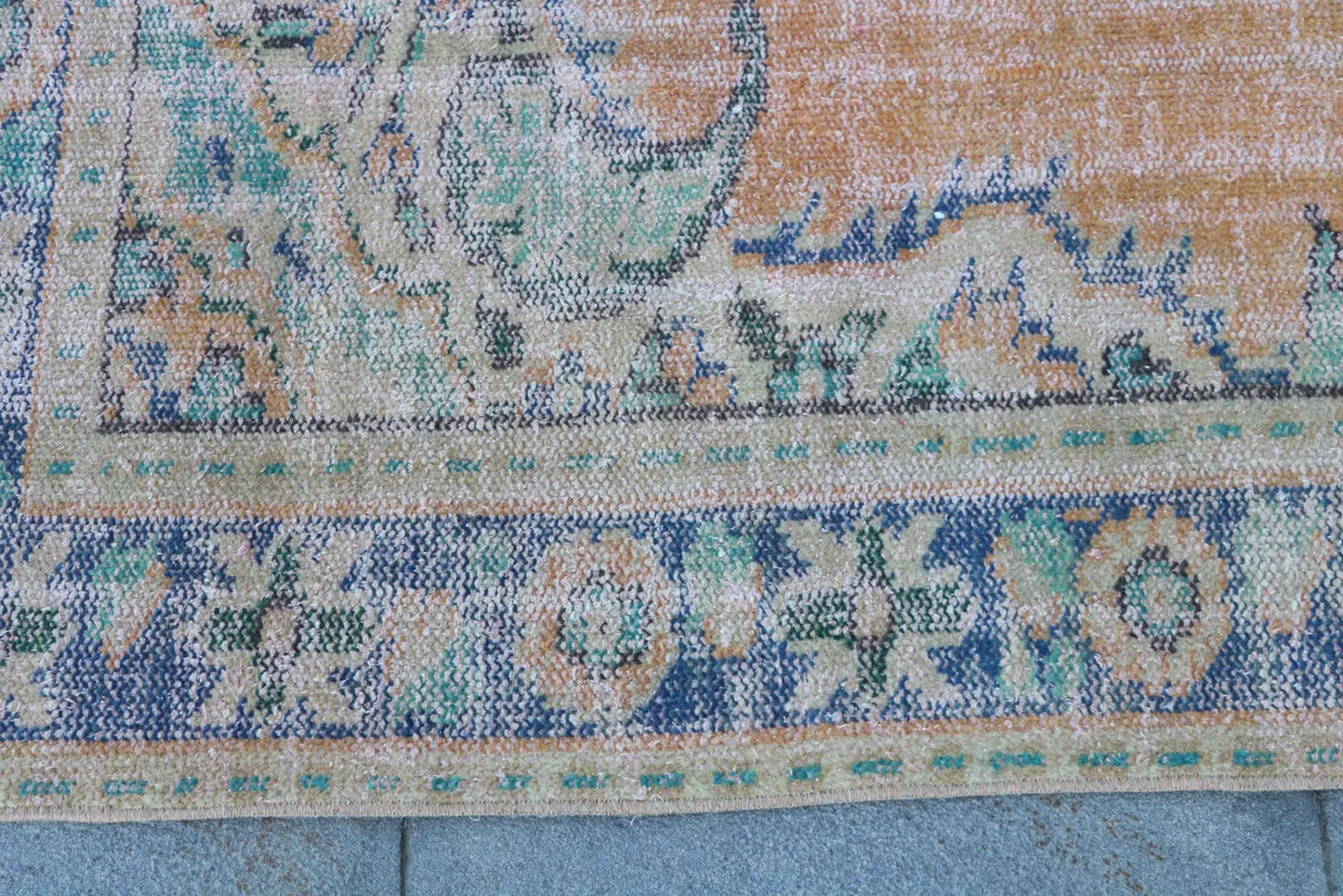 XL Vintage Turkish Accent Area Rug 5.9 x 9.3 ft