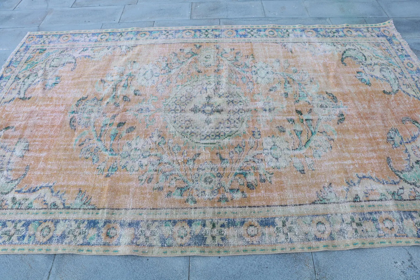 XL Vintage Turkish Accent Area Rug 5.9 x 9.3 ft
