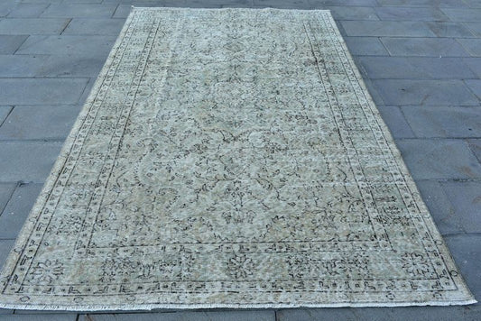 Vintage Turkish Accent Area rug 5.5 x 8.4 ft