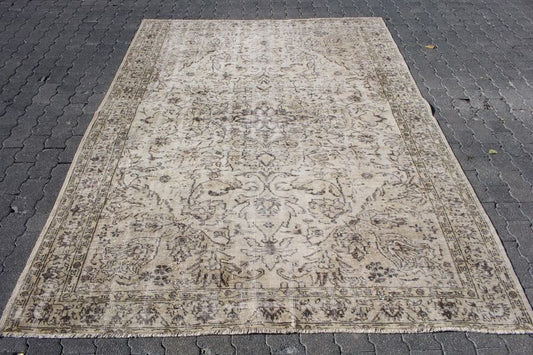 XL Vintage Turkish Accent Area Rug 5.9 x 8.1 ft