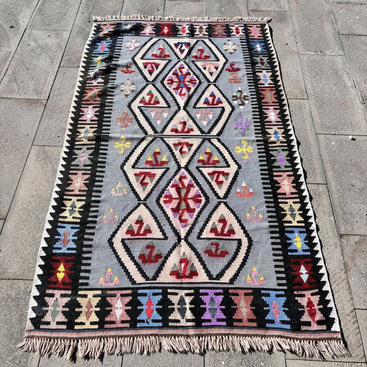 Vintage Turkish Accent Area rug 4 x 6.8 ft