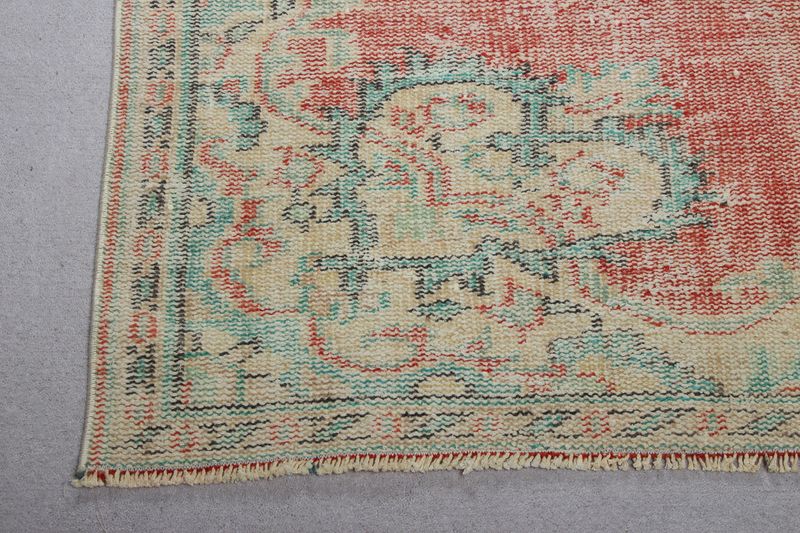 Vintage Turkish Accent Area rug 5 x 8.6 ft