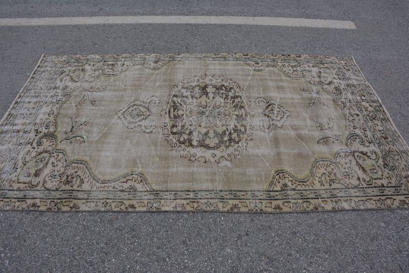 Vintage Turkish Accent Area rug 4.4 x 7.5 ft
