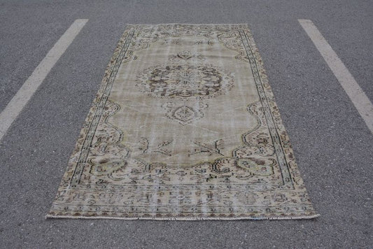 Vintage Turkish Accent Area rug 4.4 x 7.5 ft