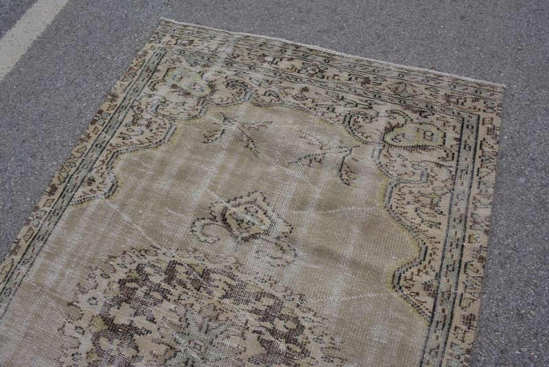 Vintage Turkish Accent Area rug 4.4 x 7.5 ft