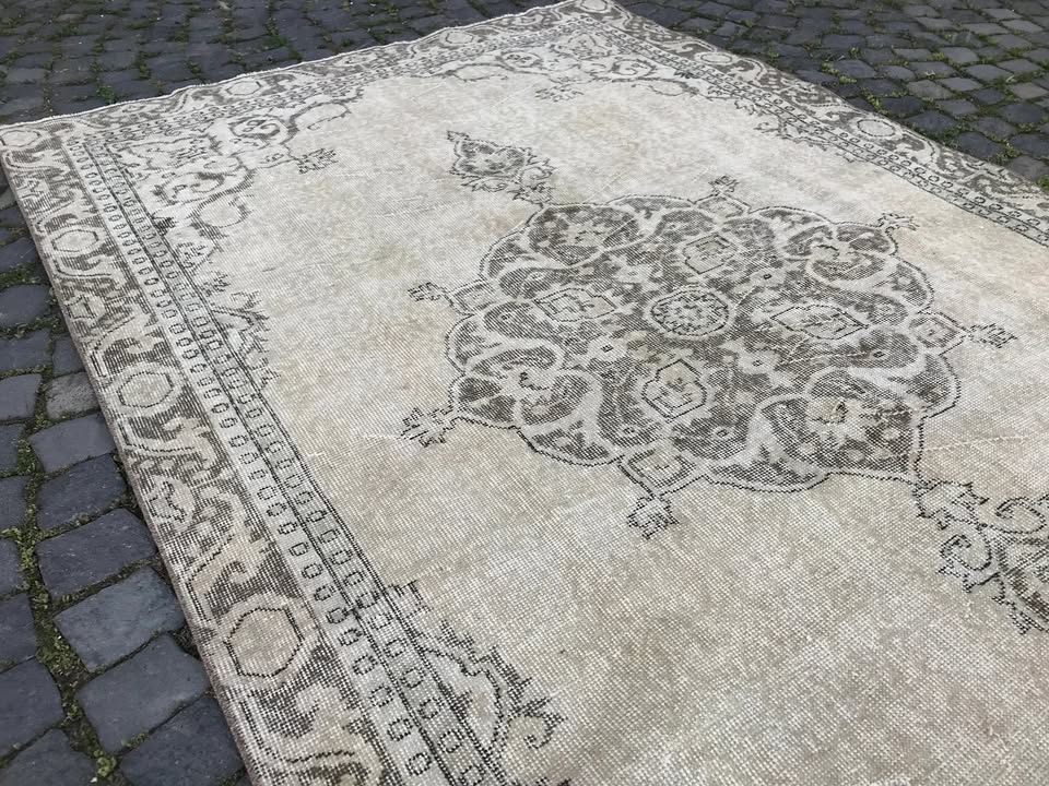 XL Vintage Turkish Accent Area rug 5.7 x 9.2 ft