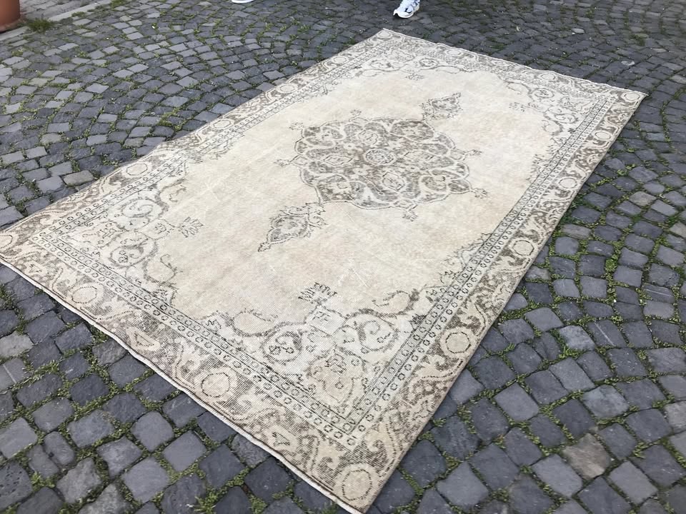XL Vintage Turkish Accent Area rug 5.7 x 9.2 ft