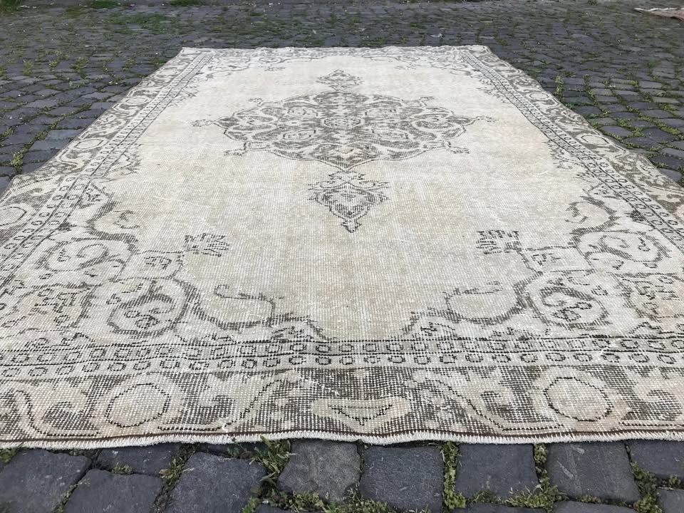 XL Vintage Turkish Accent Area rug 5.7 x 9.2 ft