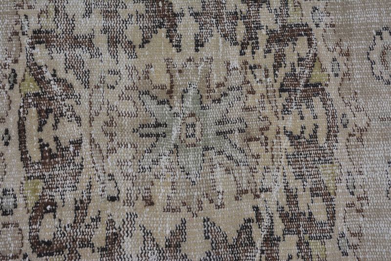 Vintage Turkish Accent Area rug 4.4 x 7.5 ft