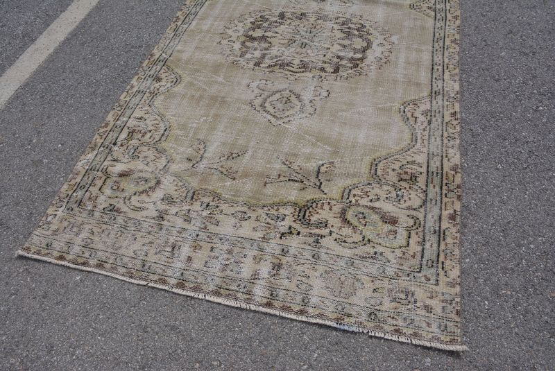 Vintage Turkish Accent Area rug 4.4 x 7.5 ft
