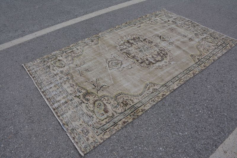 Vintage Turkish Accent Area rug 4.4 x 7.5 ft
