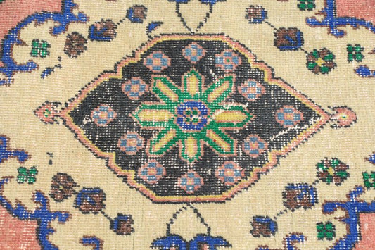 Vintage Turkish Accent Area rug 4.7 x 6.9 ft