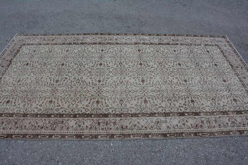 Vintage Turkish Accent Area rug 4.8 x 8.9 ft