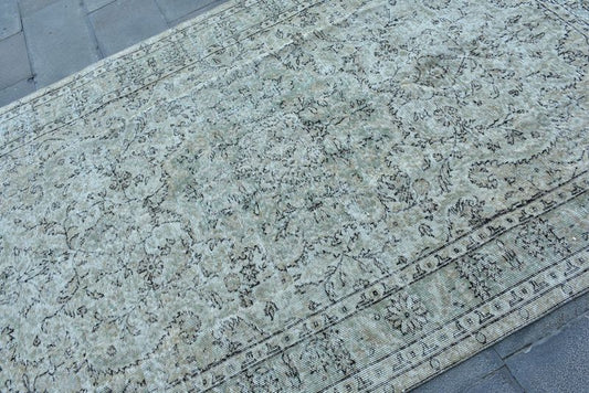 Vintage Turkish Accent Area rug 5.5 x 8.4 ft