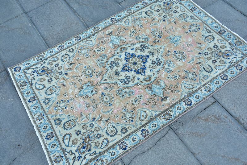 Vintage Persian Accent Area Rug 2.2 x 4.9 ft