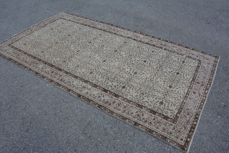 Vintage Turkish Accent Area rug 4.8 x 8.9 ft