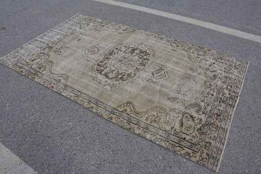 Vintage Turkish Accent Area rug 4.4 x 7.5 ft