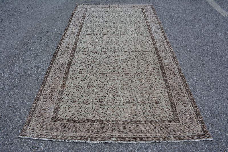 Vintage Turkish Accent Area rug 4.8 x 8.9 ft