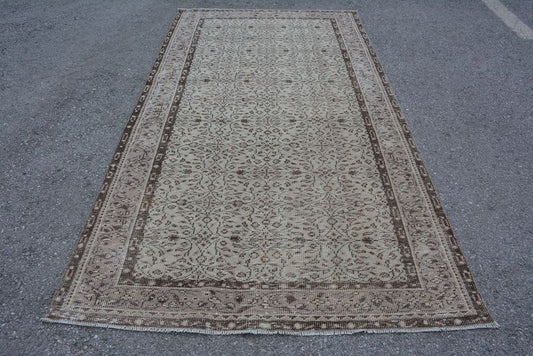 Vintage Turkish Accent Area rug 4.8 x 8.9 ft