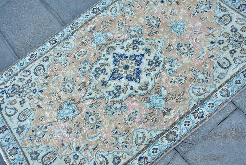Vintage Persian Accent Area Rug 2.2 x 4.9 ft