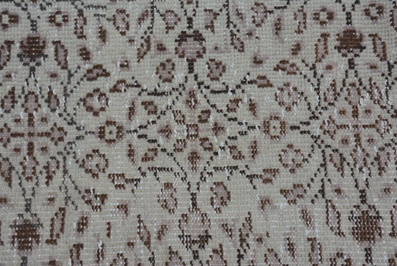 Vintage Turkish Accent Area rug 4.8 x 8.9 ft