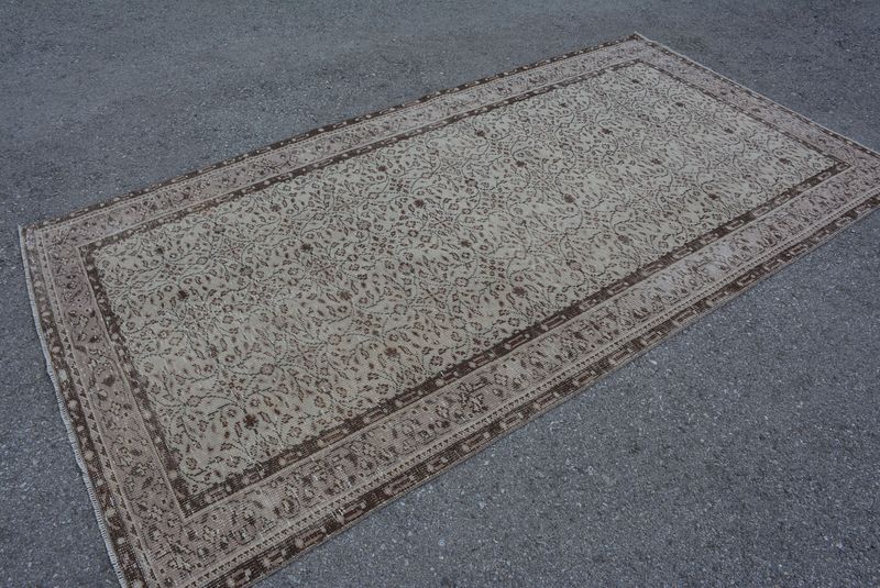 Vintage Turkish Accent Area rug 4.8 x 8.9 ft