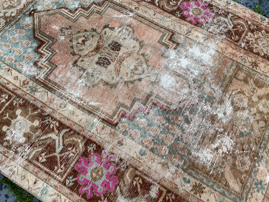Vintage Turkish Accent Area rug 3.2 x 5.5 ft