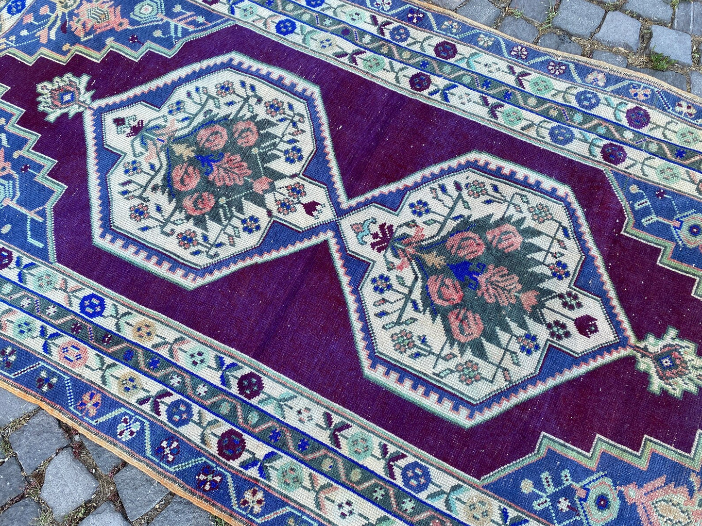 Vintage Turkish Accent Area rug 4 x 7.5 ft