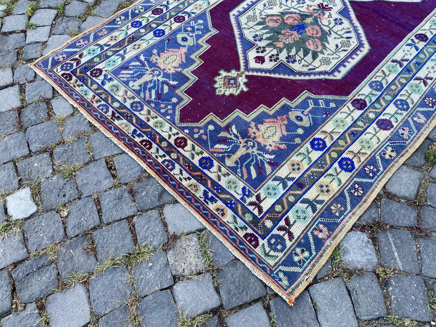 Vintage Turkish Accent Area rug 4 x 7.5 ft